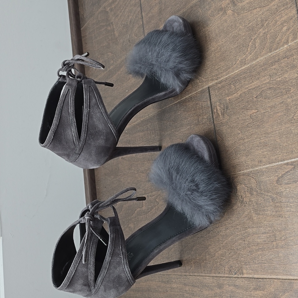 Michael Kors Furry Sandals - Picture 4 of 7